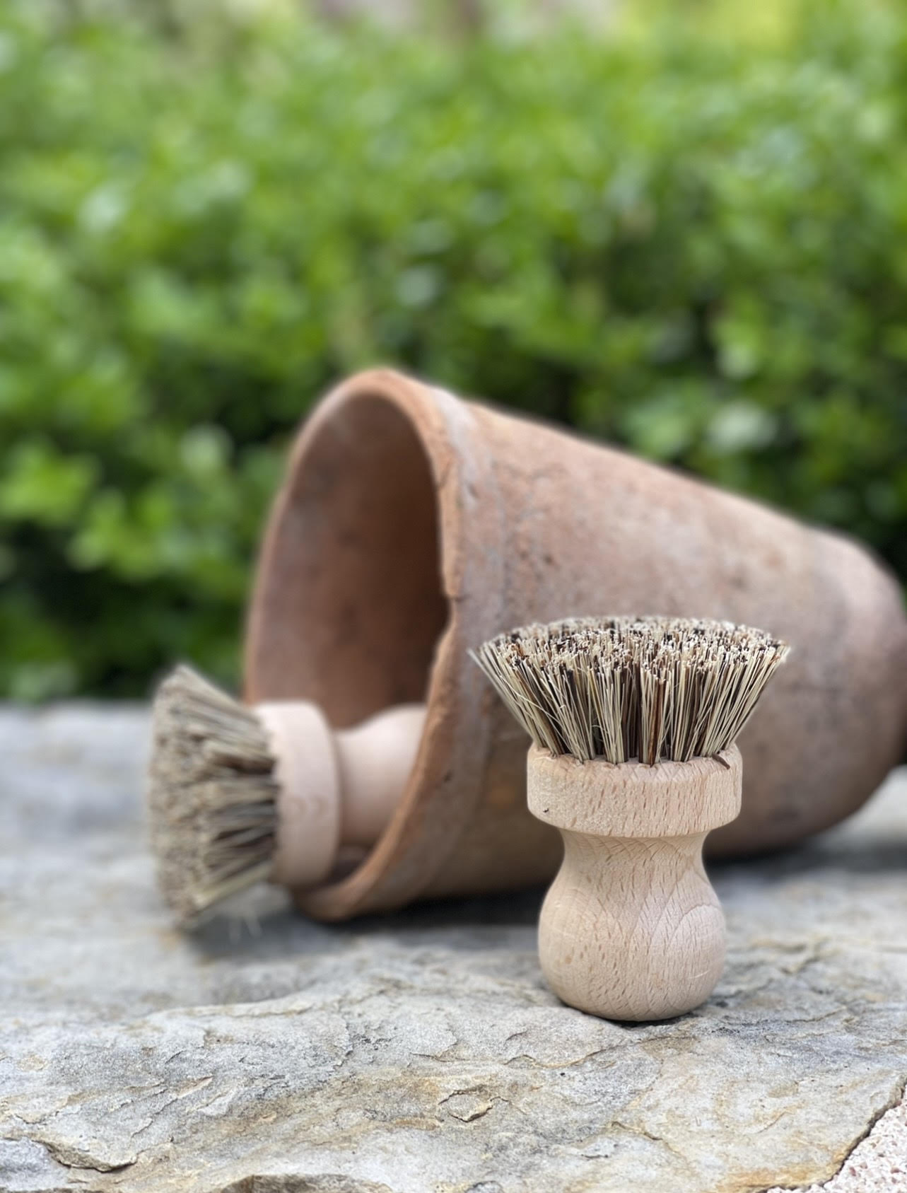 Round Pot Brush