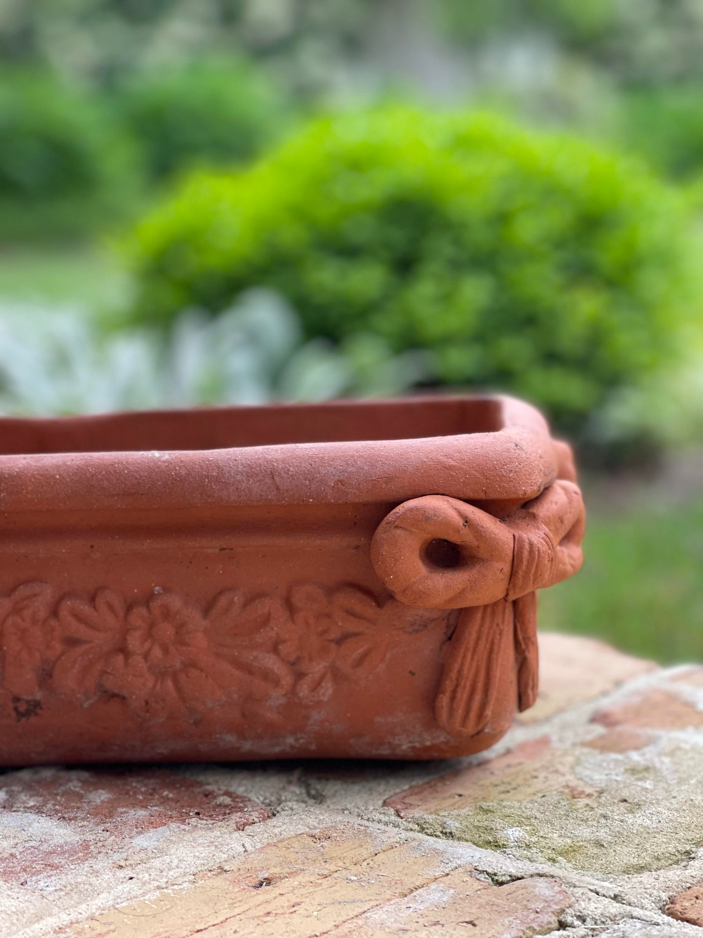 Rectangle Bow Terra Cotta Container