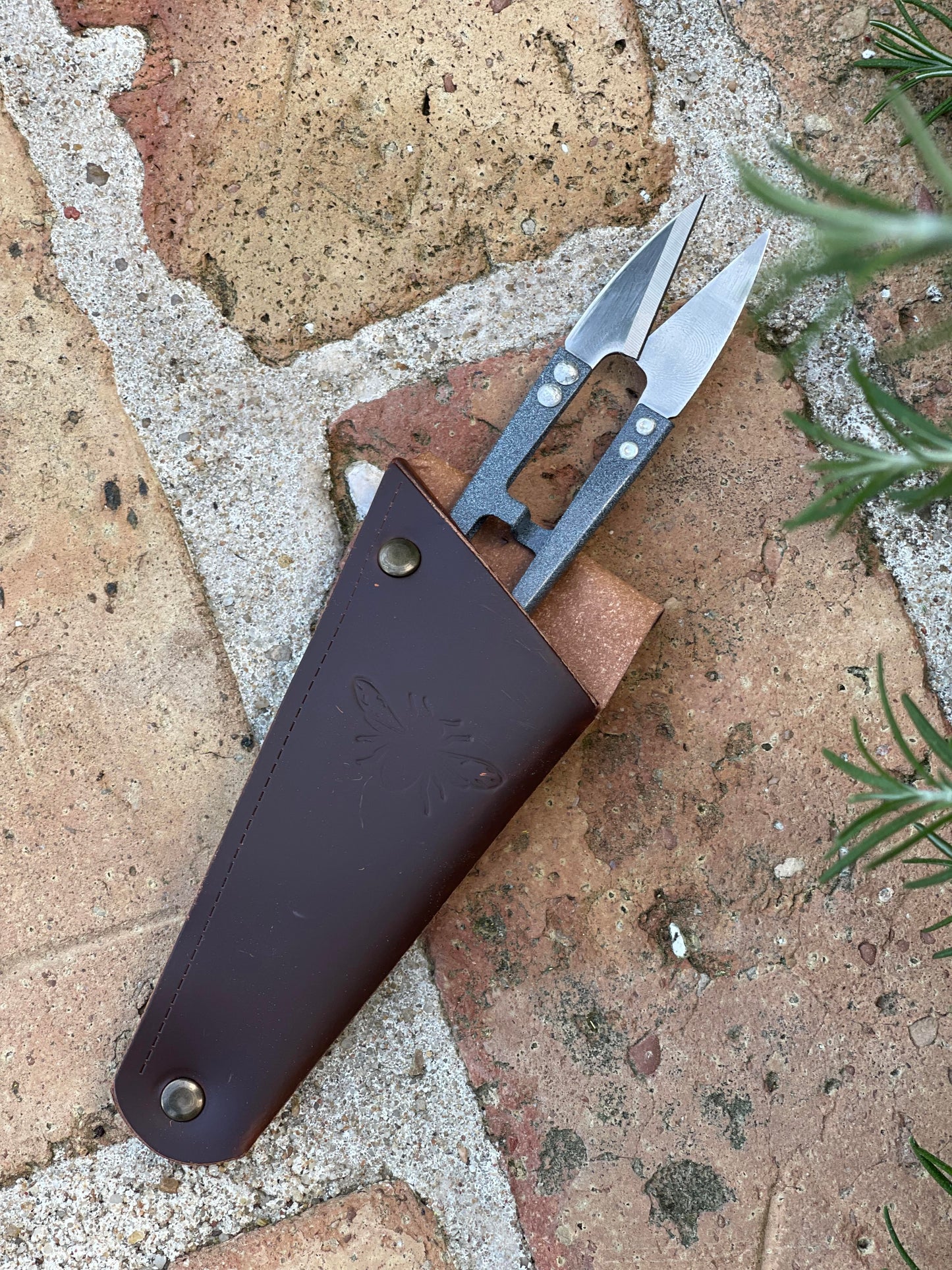 Garden Snips in Leather Pouch