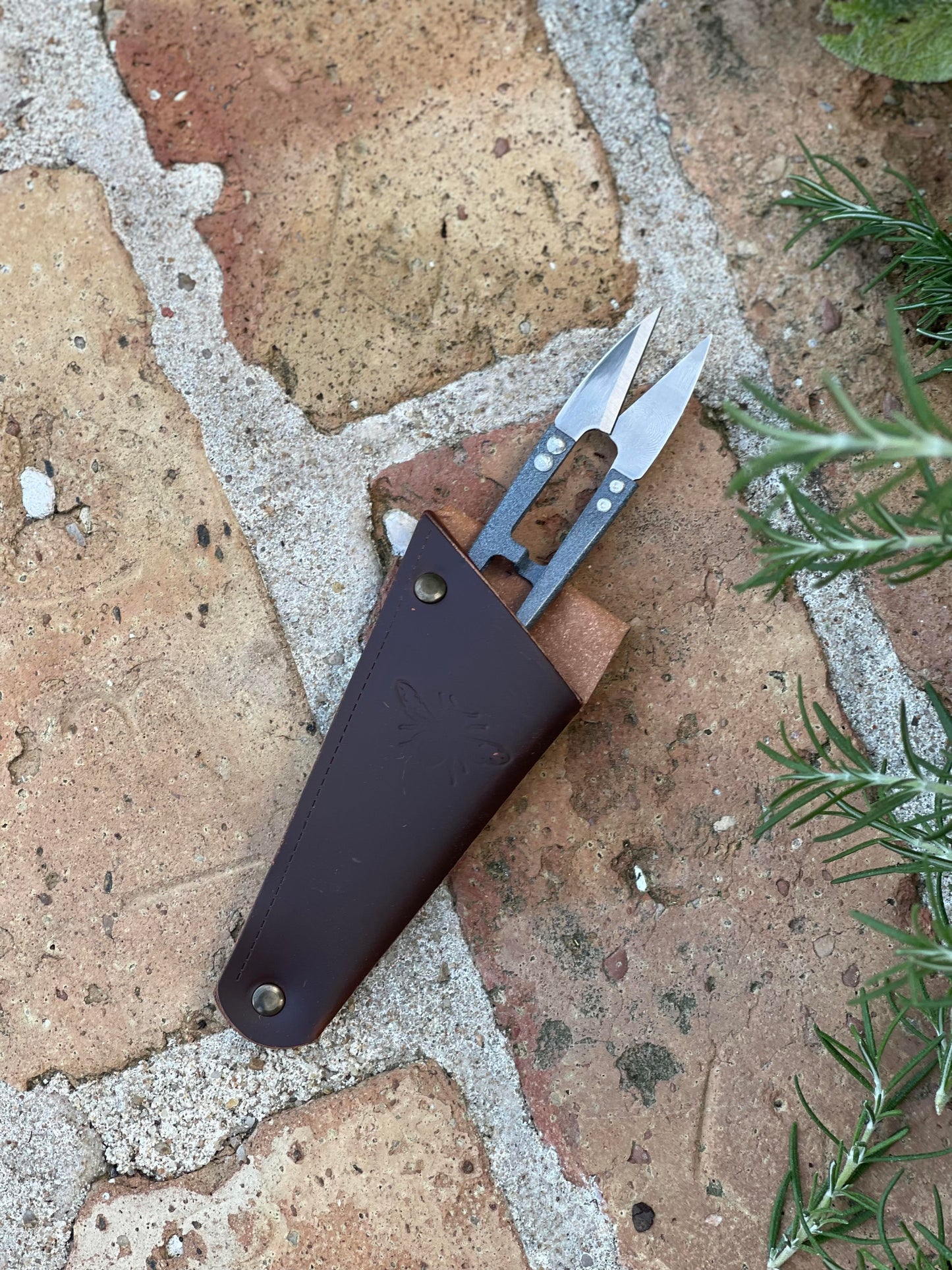 Garden Snips in Leather Pouch